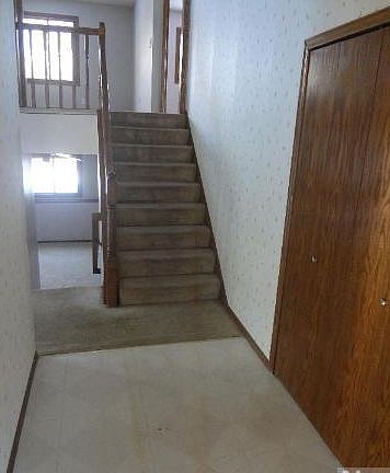 3rd image of 12130 Kentucky Cir N