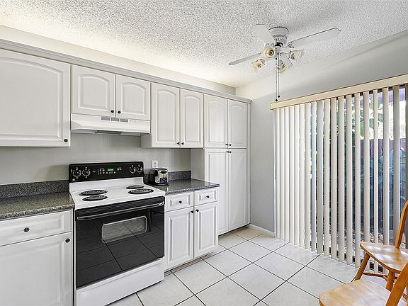 4th image of 4381 Carambola Circle