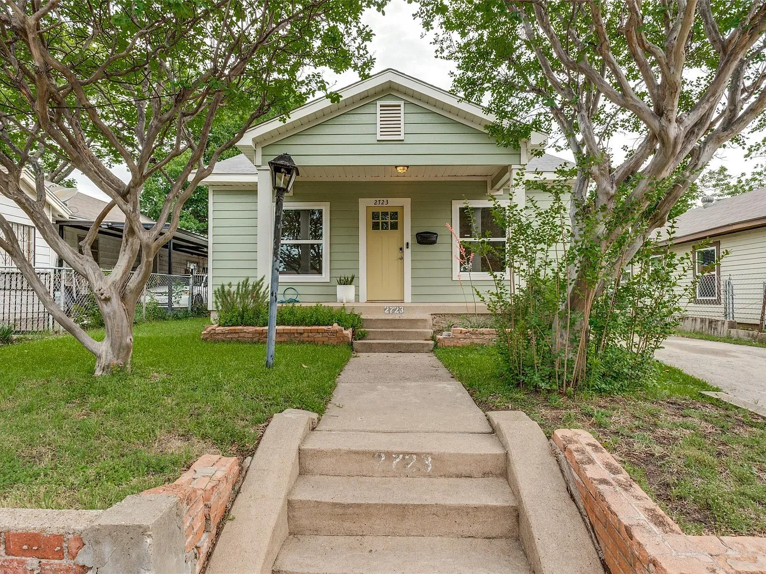 3 bed, 950 sqft, $2,000 — Photo 2