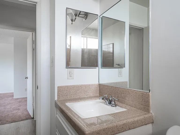 819 Ocean Park Blvd #4 — Photo 12