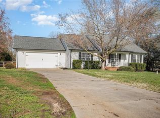 8303 Dorwood Dr, Browns Summit, NC 27214