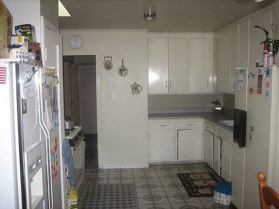 3rd image of 254 Miriam St