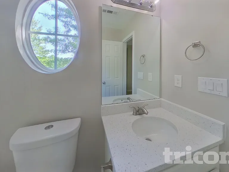 1131 Delander Ln — Photo 9