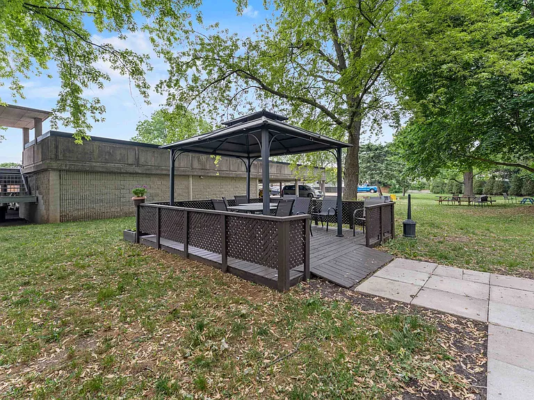47 Memorial Dr — Photo 24