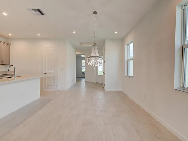 12712 SW Eleanor Dr — Photo 6