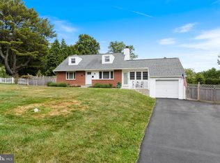 8 Leslie Ln, Wallingford, PA 19086