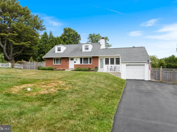 8 Leslie Ln, Wallingford, PA 19086
