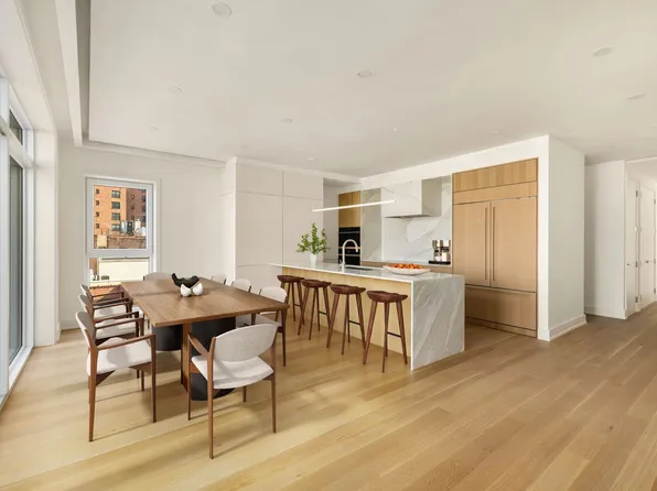 420 East 75th Street image 2 of 23