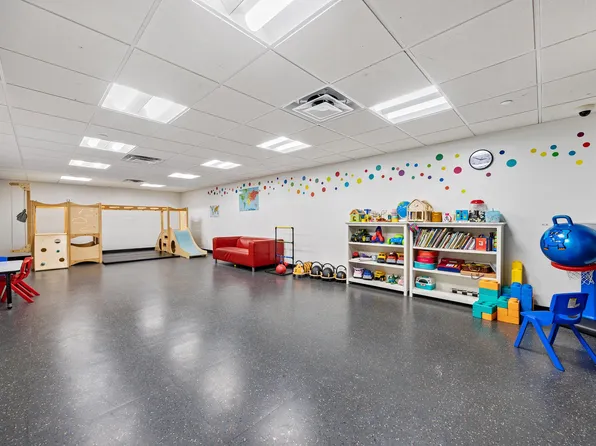 20 Pine Street image 14 of 17