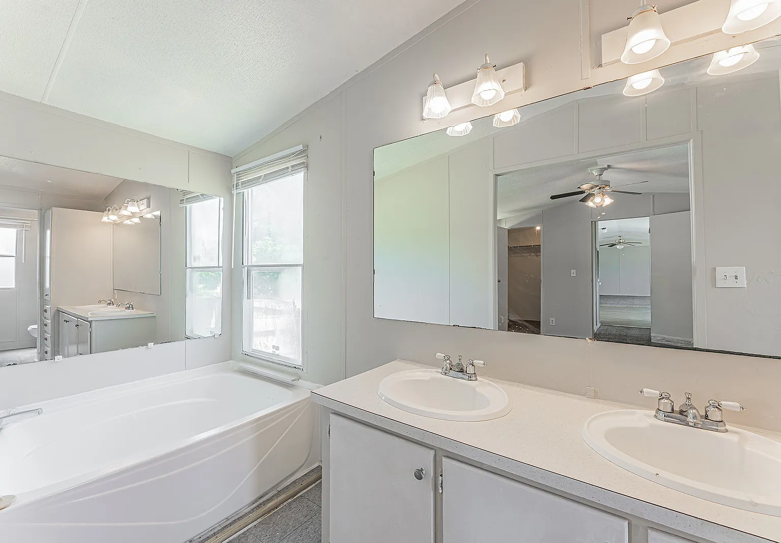 3 bed, 1216 sqft, $995 — Photo 4