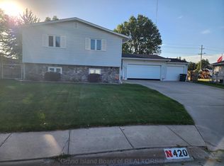 420 Eisenhower Dr, Grand Island, NE 68803
