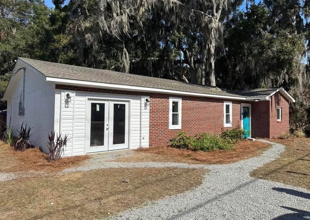 4 bed, $2,350 — Photo 2