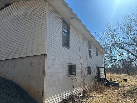3rd image of 115 Kelly St