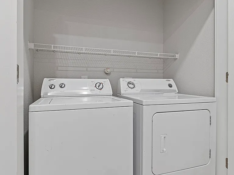 Washer/Dryer in Home