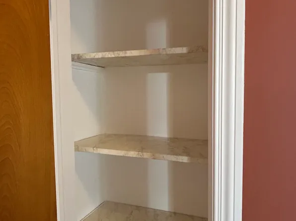 2423 S 5th Ave, Riverside, IL 60546