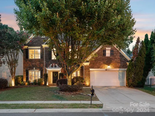 12116 Landing Place Ln, Charlotte, NC 28277
