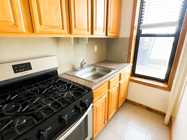 (undisclosed Address), South Richmond Hill, NY 11419
