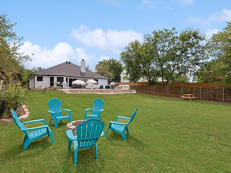 111 Creekview Dr W — Photo 38