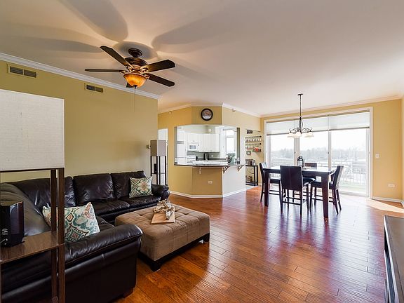 2nd image of 515 Main St APT 410