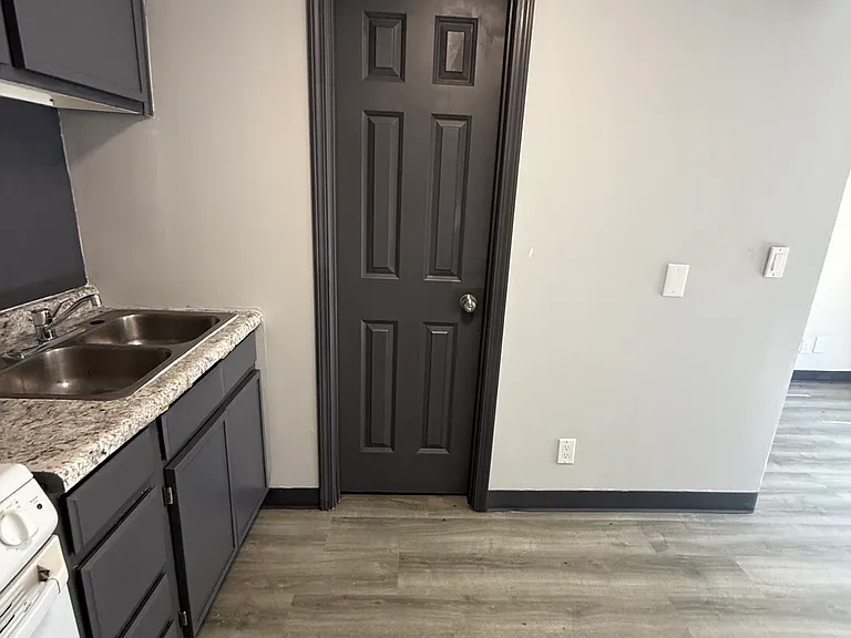 1300 N 10th St #10 — Photo 5