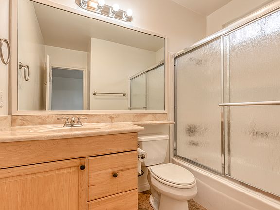 5th image of 4772 Wilson Ave APT 4