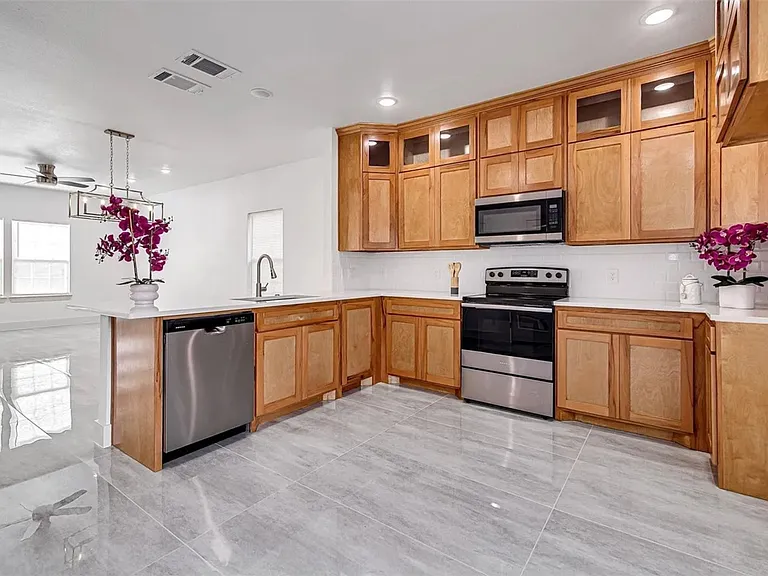 3155 Glen Garden Dr N — Photo 3
