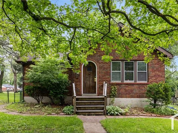916 January Ave, Saint Louis, MO 63135