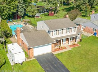 4944 Shoreline Blvd, Waterford, MI 48329