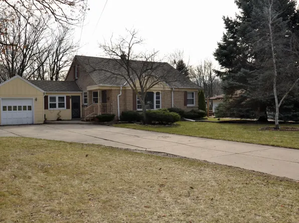 5310 S 20th St, Milwaukee, WI 53221