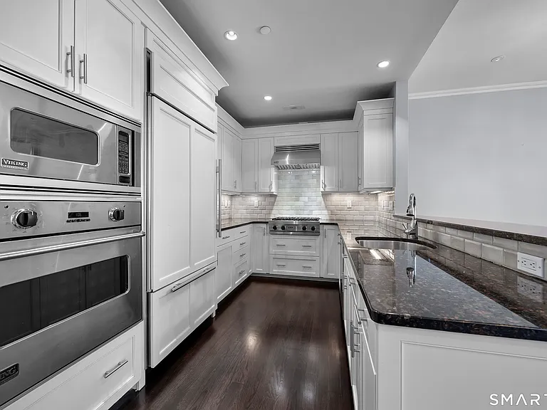 100 Parrott Dr #1106 — Photo 3