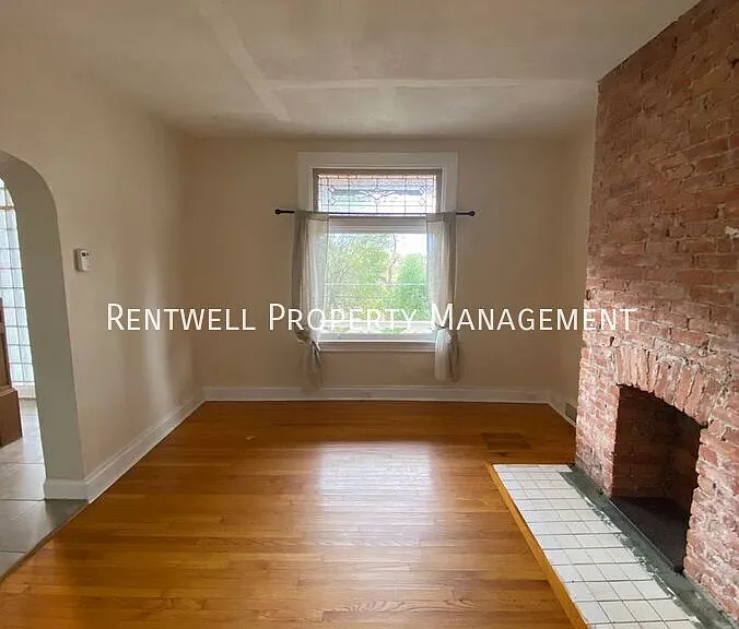 2083 Plainview Ave — Photo 7