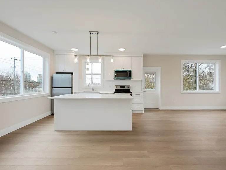 710 Catherine St — Photo 31