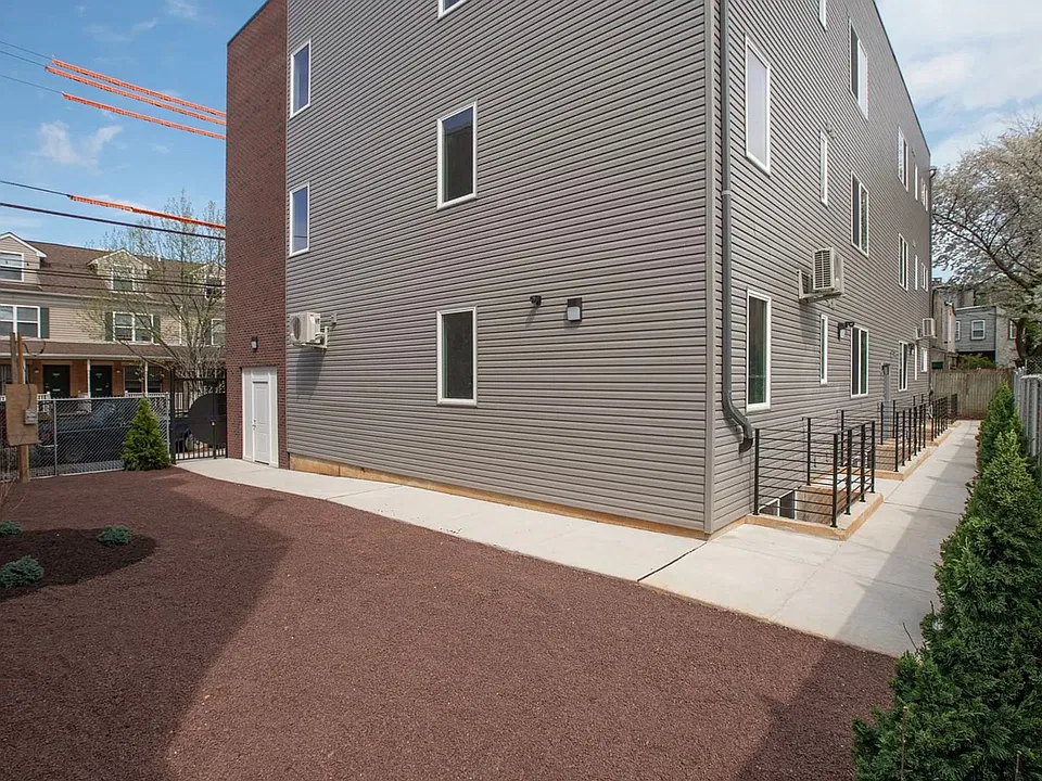 2220-28 W. Master Street