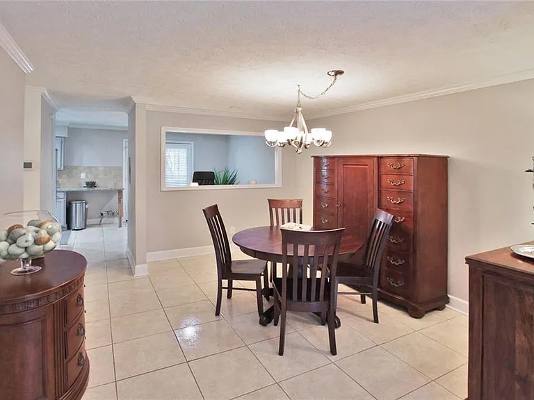 1701 Cedar Chase Ln NE — Photo 4
