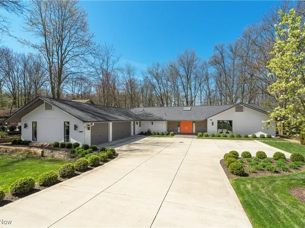 21819 Meadows Edge Ln, Strongsville, OH 44149