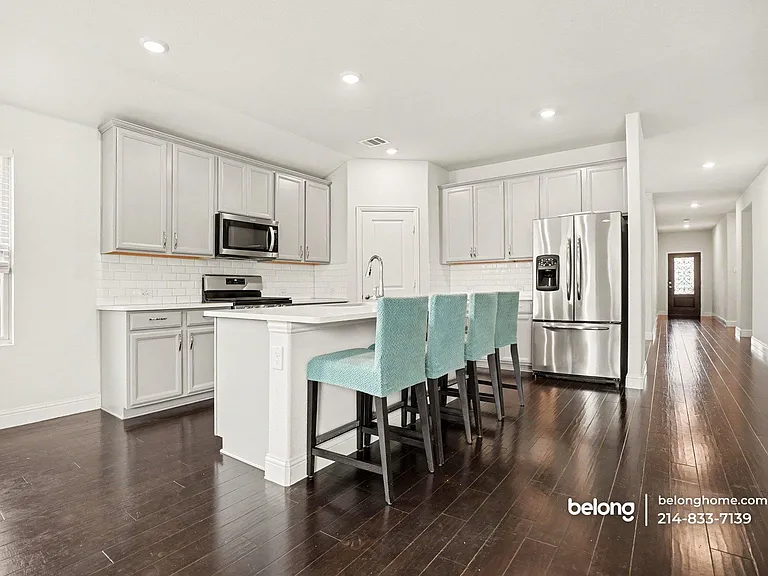 242 Maverick Ct — Photo 3