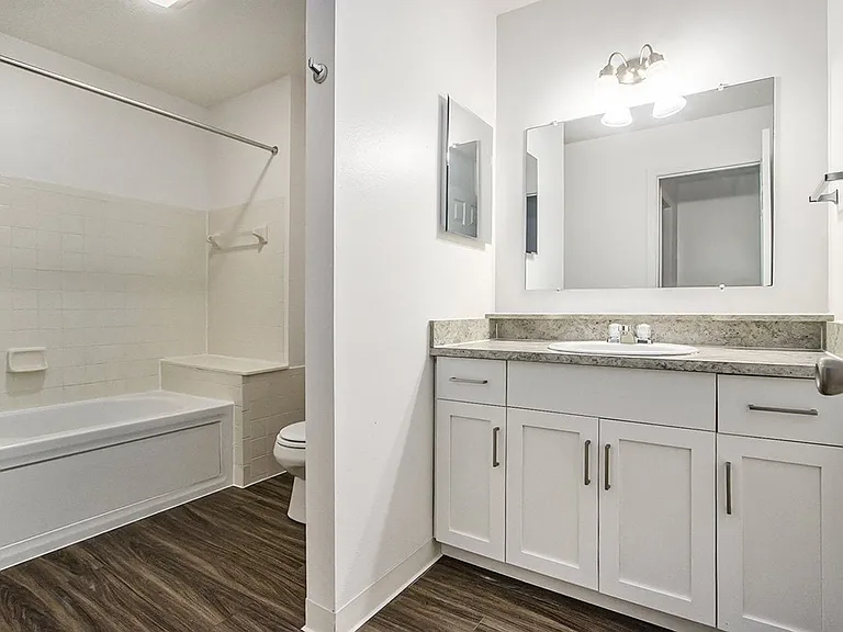 Autumn Lakes Apartments and Townhomes — Photo 44
