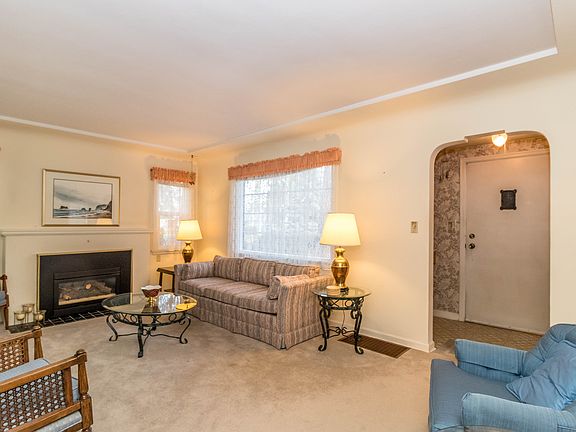 5th image of 2923 W Garland Ave