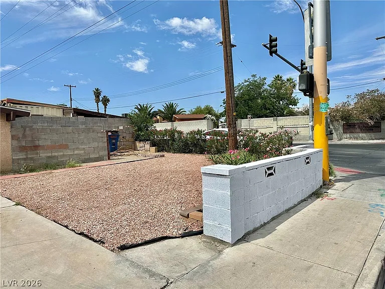 4317 W Oakey Blvd — Photo 2
