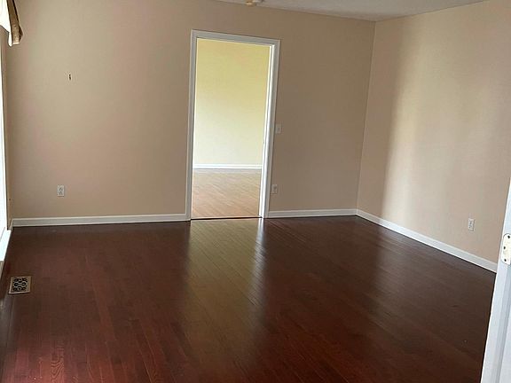 4th image of 4736 Belmont Dr