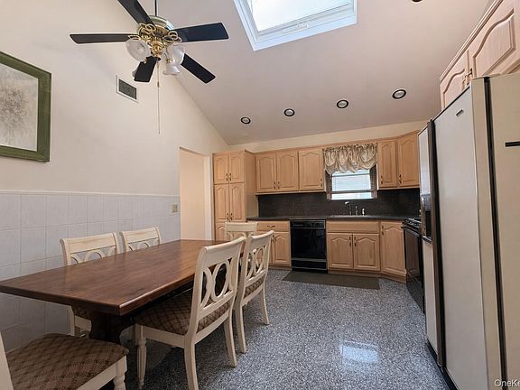 5th image of 208 Doris Avenue