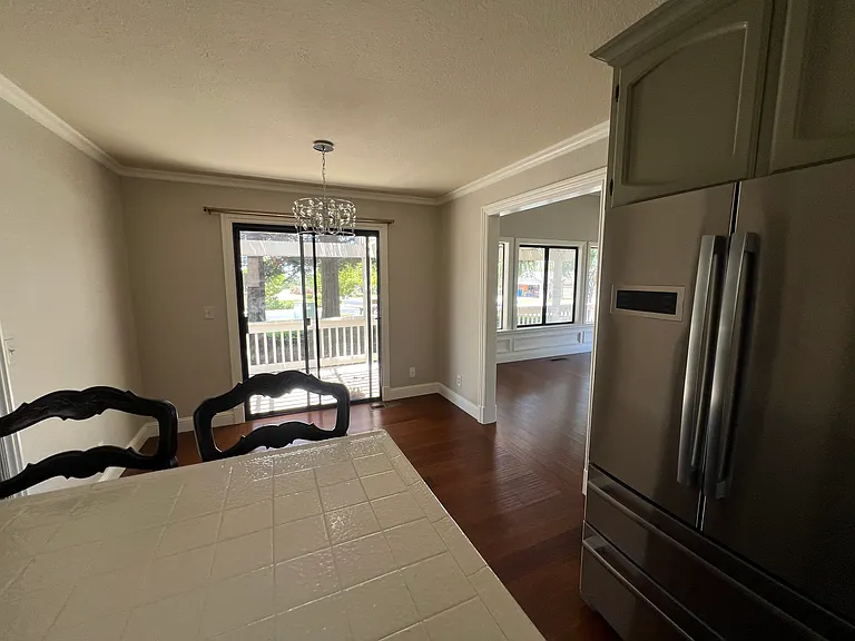 660 Helen Dr — Photo 8
