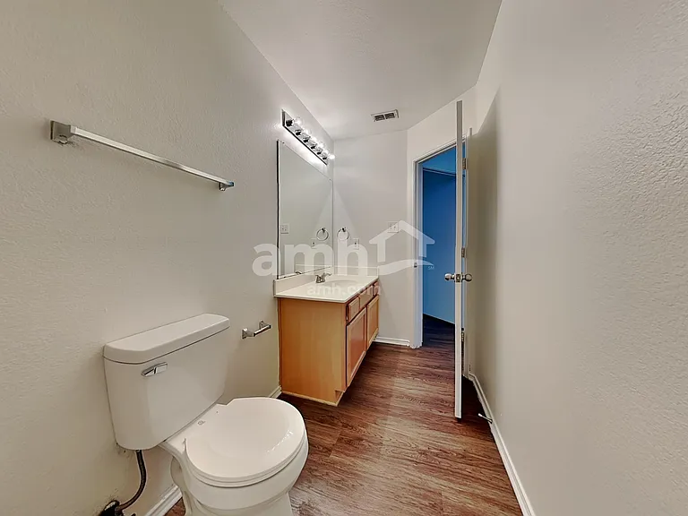 115 Windsor Dr — Photo 15