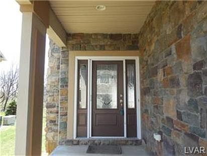 3rd image of 912 Greenhouse Dr