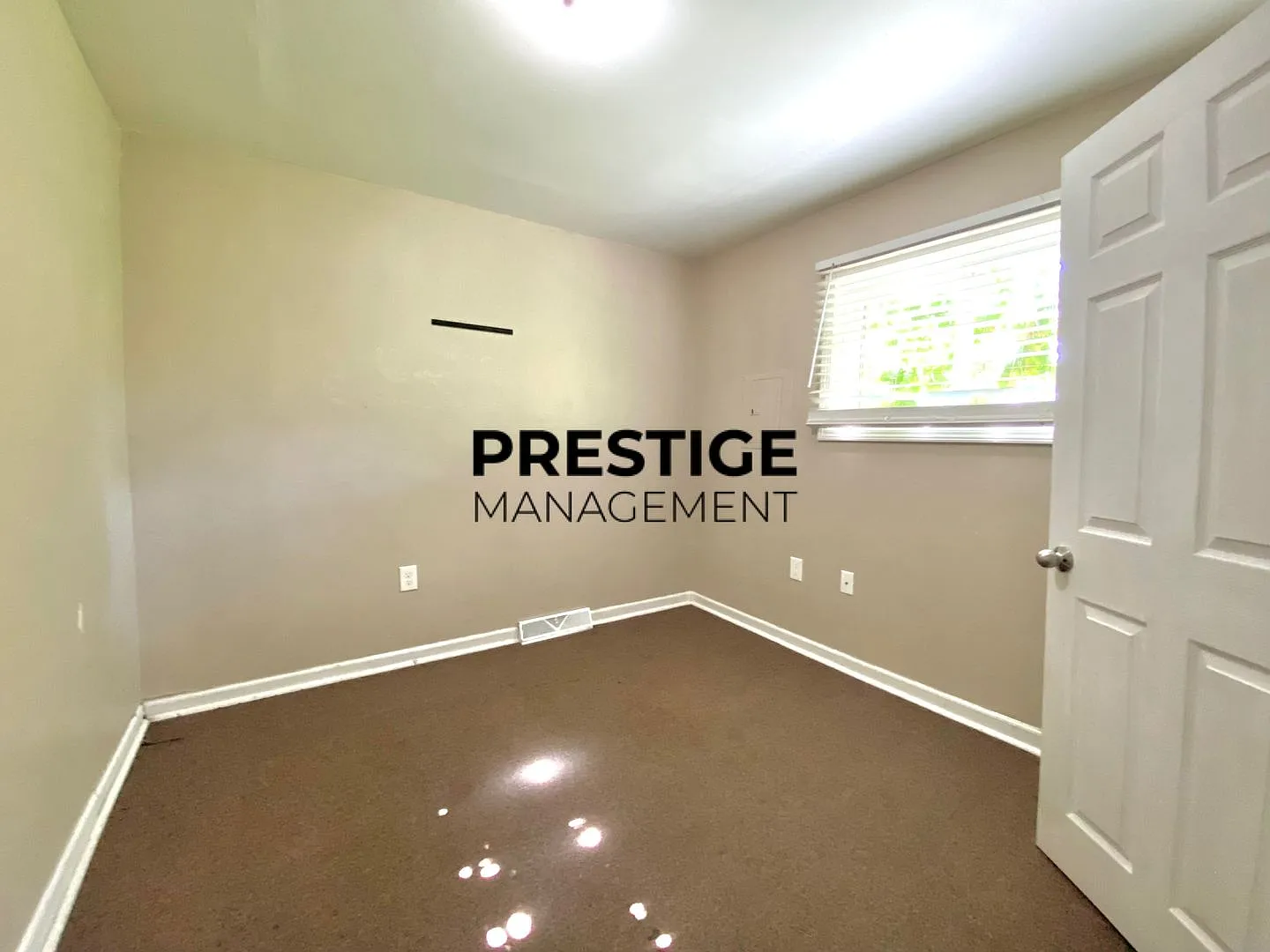 2 Bed 1 Bath Home With Den — Photo 2