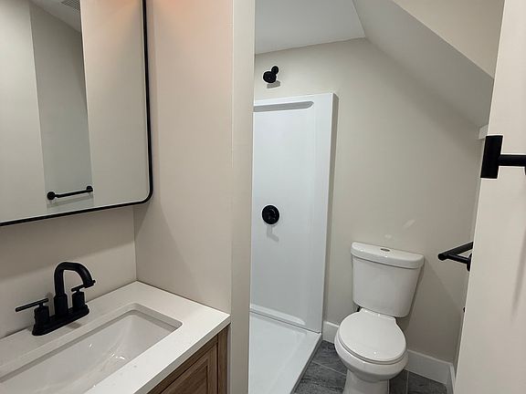 5th image of 17 M St APT B