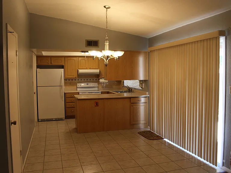 602 W Kilarea Ave — Photo 8