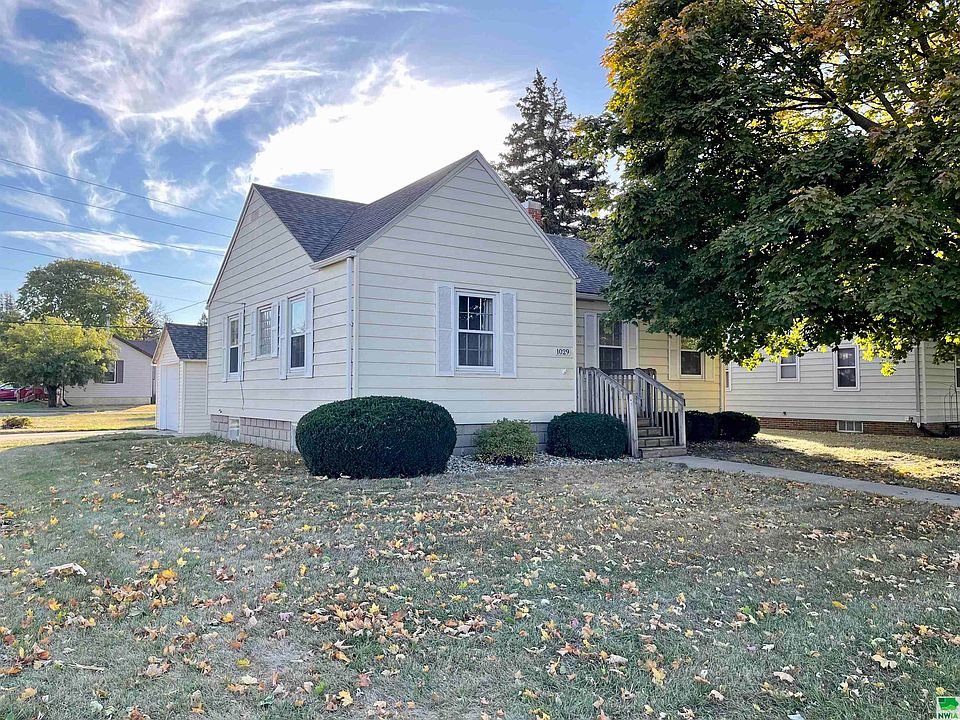1st image of 1029 Lake Ave