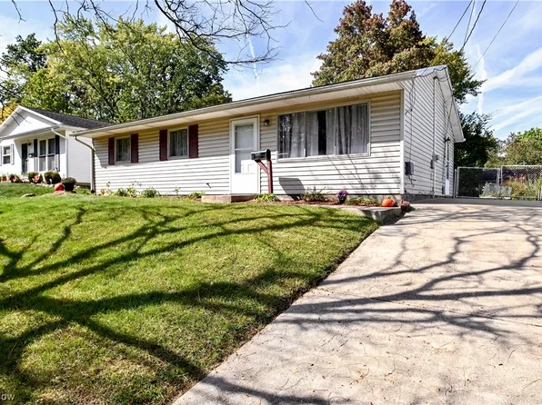 1090 Endicott Dr, Akron, OH 44313