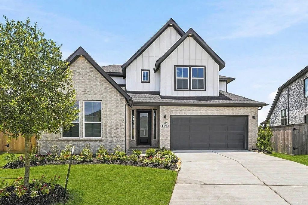 4 bed, 3.0 bath, 2650 sqft, $3,400 — Photo 1